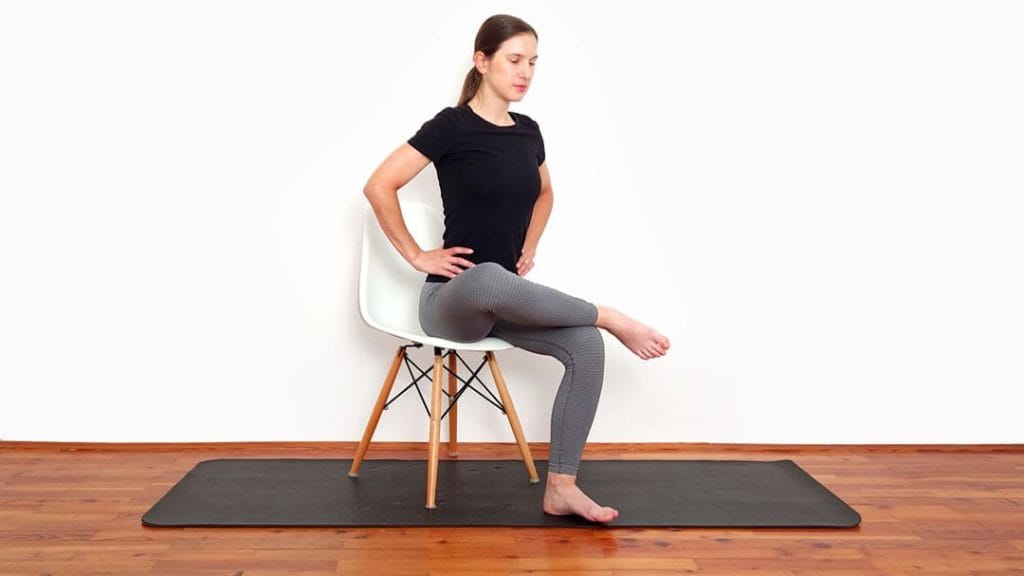 Iztezanje mišice piriformisa v sedečem položaju korak 2